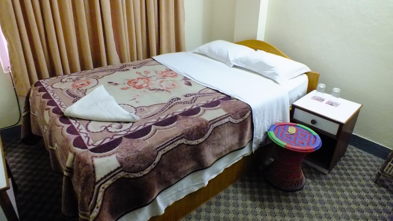 Hotel Dolphin กาฐมาณฑุ ภายนอก รูปภาพ